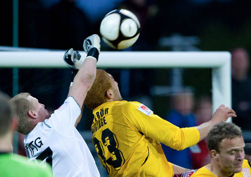 Juan Robledo, Mjällby och Tommy Naurin, målvakt, Qviding