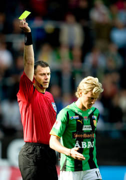 Daniel Stålhammar, domare, gult kort, Tommy Lycén, GAIS,