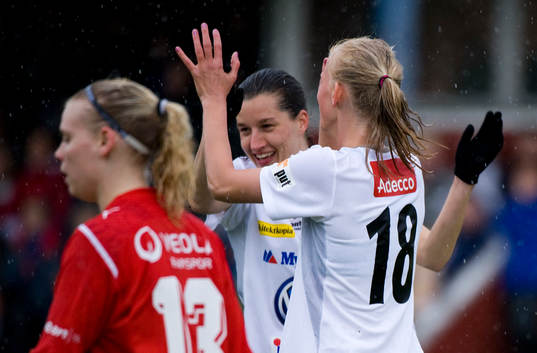 Sofia Jakobsson, Umeå, jubel och Johanna Rasmussen
