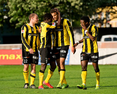 Mathias Ranégie,  gör 2 mål i matchen. Jubel