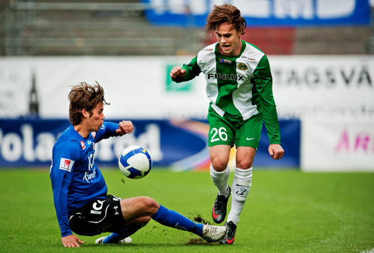 Emil Salomonsson, Halmstad, stoppar Simon Helg, Hammarby