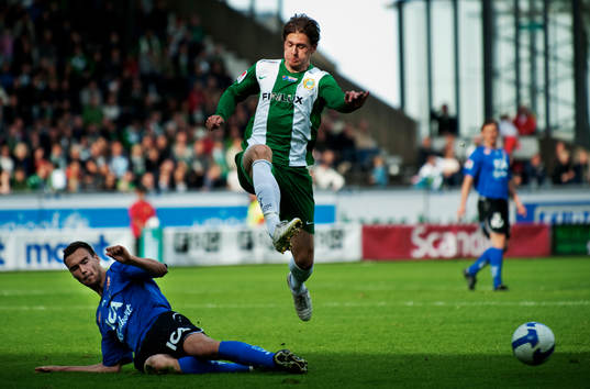 Anel Raskaj, Halmstad, stoppar Freddy Söderberg, Hammarby