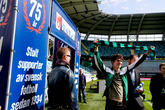 Håkan Hellström sjöng en låt med GAIS klack