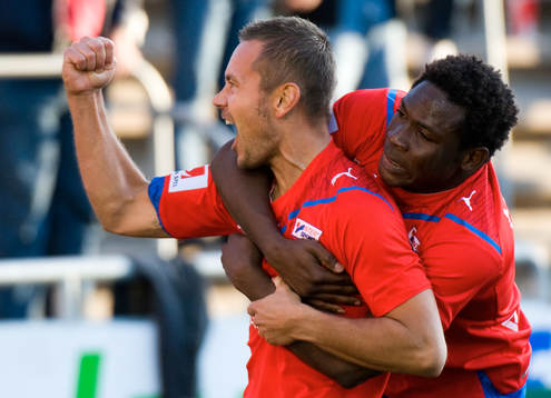 1-0 Marcus Lantz, som grattas av Adama Tambura. Jubel,