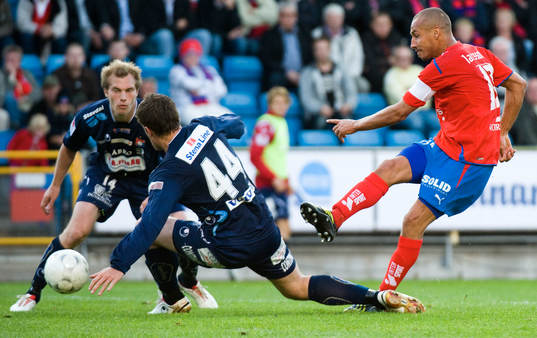 Henrik Larsson har fått ner David Lainar och Tommy von