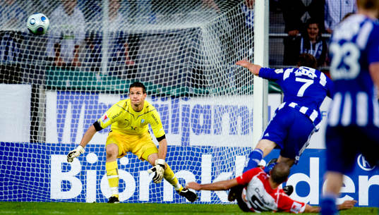 Tobias Hysén, IFK Göteborg, skjuter in 2-0 bakom Jonas