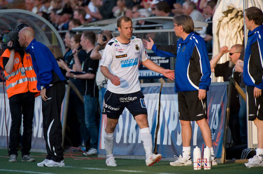 Hans Berggren, Gefle blir utbytt och klappas av tränare