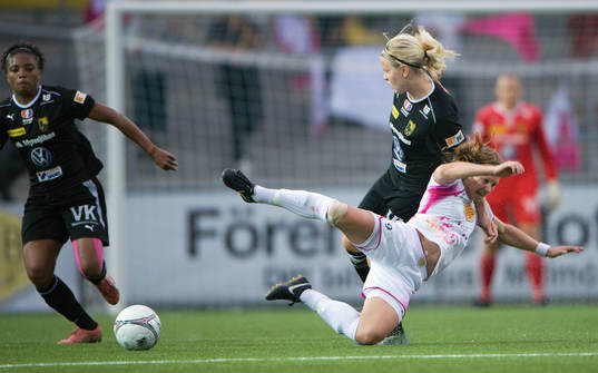 Lisa Dahlkvist, Umeå, tar brottningsgrepp på Malmös