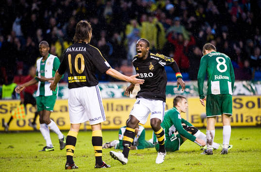 Saihou Jagne, AIK jubel med Iván Obolo, efte sitt 1-0 mål
