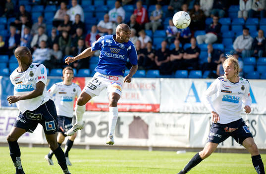 Matchhjälten Paulino Lopes Tavares ytterst nära att nicka
