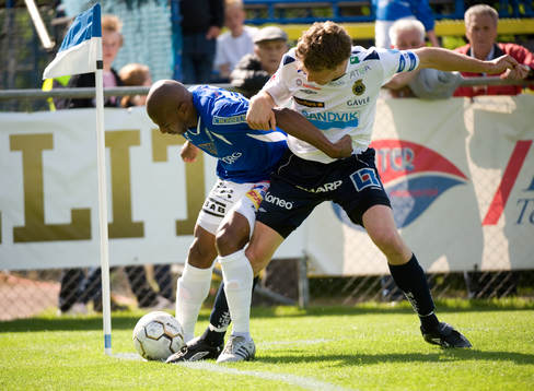 Paulinho brottas med Daniel Bernhardsson