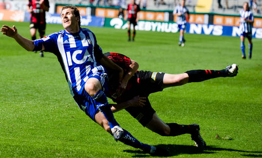 Tobias Hysén, IFK Göteborg, rivs ner