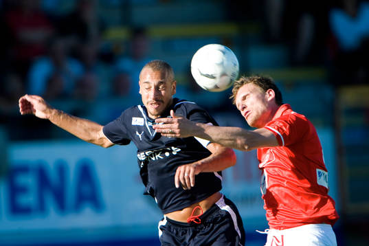 Henrik Larsson och Marcus Lindberg, nickduell