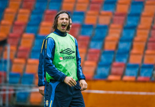 Zlatan Ibrahimovic gäspar lite