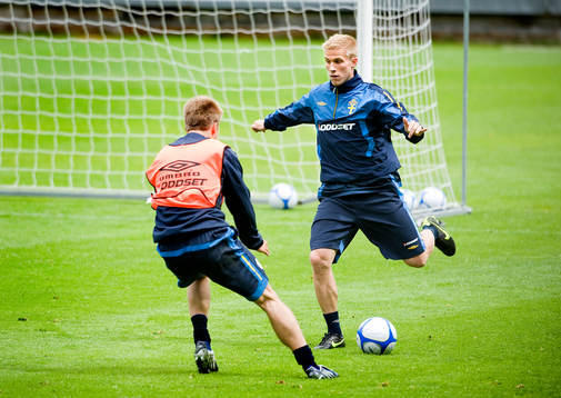 Oscar Wendt spelar boll