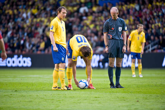 Kim Källström, Zlatan Ibrahimovic och domare