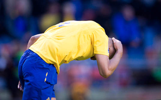 Henrik Larsson tar sig för huvudet