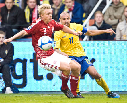 Simon Kjaer, Danmark och Henrik Larsson, Sverige i närkamp