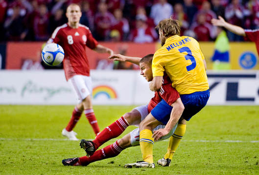 Martin Bernburg, Danmark, ovh Olof Mellberg, Sverige