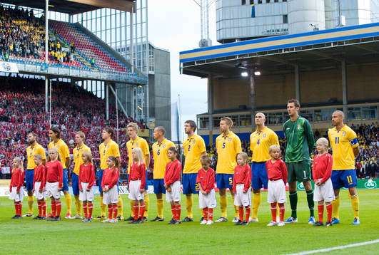 Line up, nationalsång