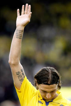 Zlatan Ibrahimovic , Sverige visar sina tatueringar på sin