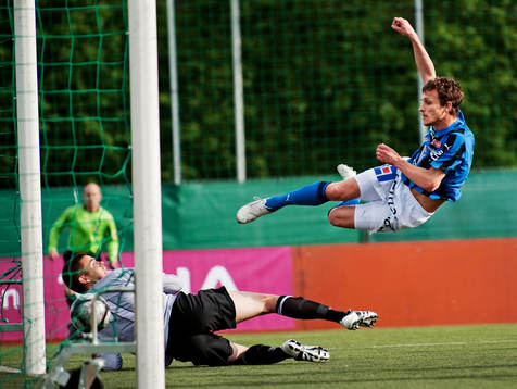 Shpetim Hasani, Sirius, gör 1-1 bakom Tommi Vaiho,