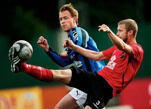 Johan Pettersson, Sirius, lyckas inte ta bollen av Fredric