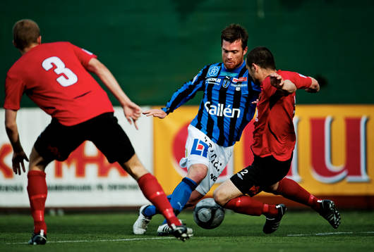 Petter Österberg, Sirius, dribblar sig igenom försvaret