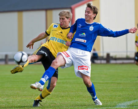 Daniel Engel laddar med vänstern