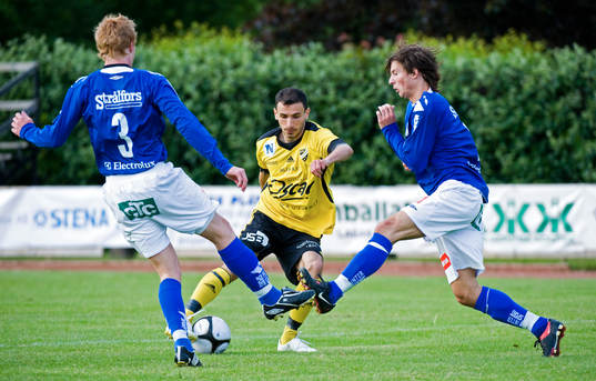 Det behövdes två man för att ta Burim Rexhepi