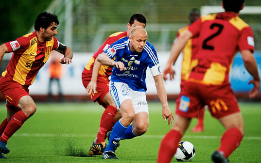 Stefan Ålander, Sundsvall, dribblar sig igenom Syrianskas