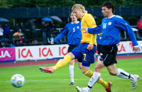 Ola Toivonen laddar