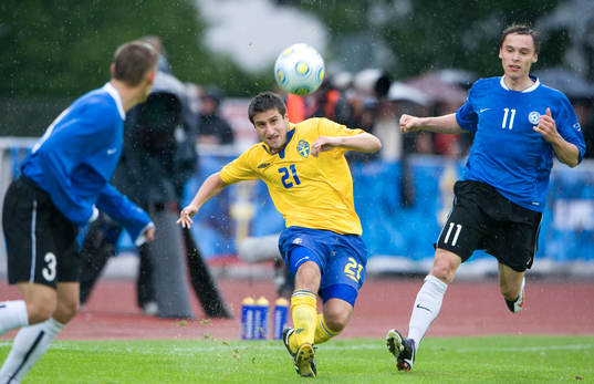Gabriel Özkan skjuter och varken  Martin Tsegodajev eller