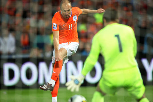 Arjen Robben, Holland, gör 2-0