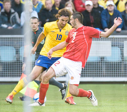 Zlatan Ibrahimovic, Sverige och Jonathan Caruana, Malta
