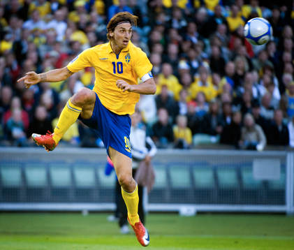 Zlatan Ibrahimovic tar ner bollen