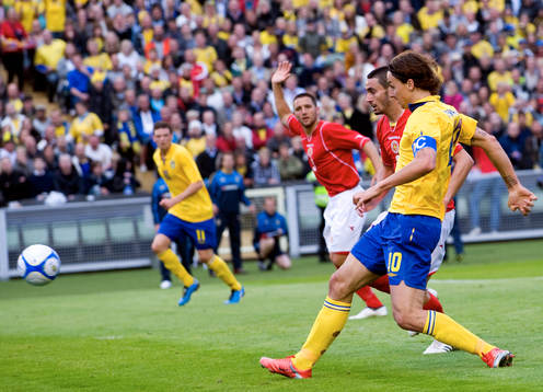 Äntligen, Zlatan Ibrahimovic gör mål i landslaget