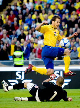 Andrew Hogg, målvakt, Malta, Tobias Hysén, Sverige, slår