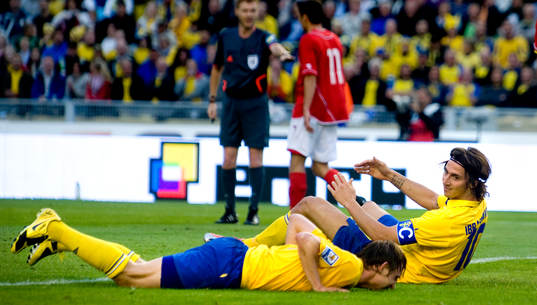 Kim Källström och Zlatan Ibrahimovic, har krockat och