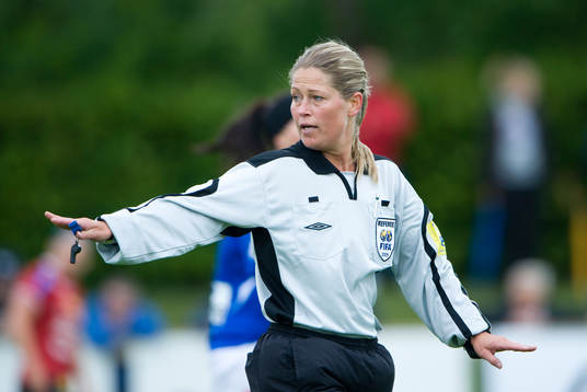 Paula Thörn, domare, Lagan