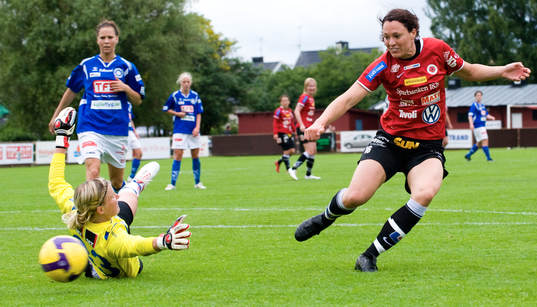 Spiken, 4-0, Frida Sjöfors, som överlistar Maria Edman,