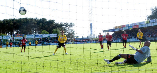 2-0, straff Erton Fejzullahu sedan Marcus Ekenberg har