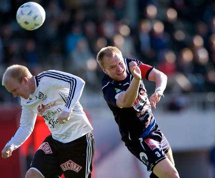 Niclas Fischer nickduell mot en mittback i Motala