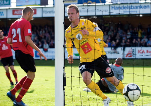 4-0 Marcus Ekenberg och nr 21 Ali Sheaib depp