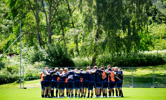 Hela truppen samlas