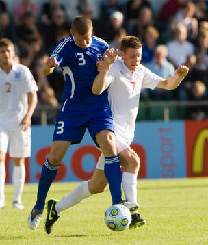 Jukka Raitala, Finland och James Milner, England