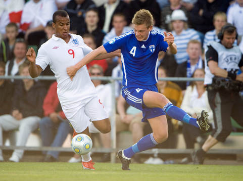 Gabriel Agbonlahor, England och Jonas Portin, Finaland