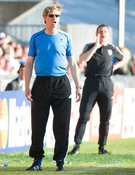 Markku Kanerva, förbundskapten, Finland och Stuart Pearce,