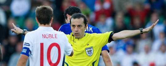 Cüneyt Cakir, domare, Turkiet, var obeveklig