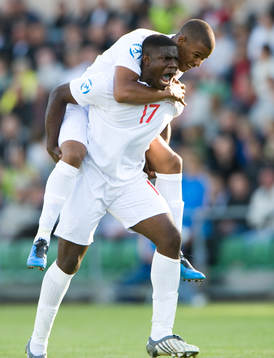2-1, Micah Richards, England, som är överlycklig. Jubel,